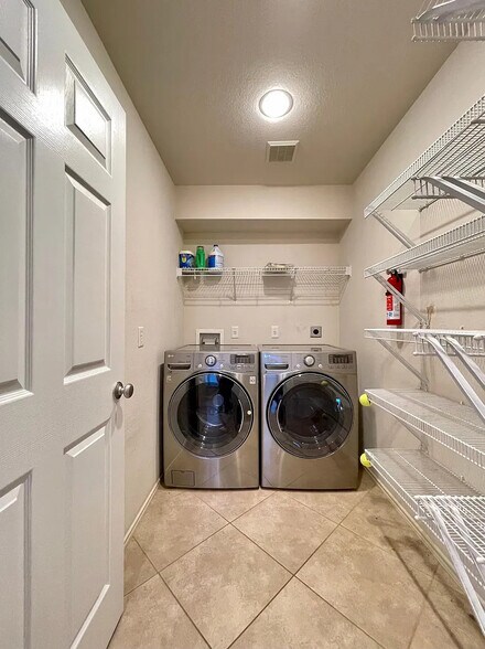 Building Photo - 3468 Flowstone Ln