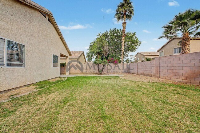 Building Photo - 2441 W Indigo Dr