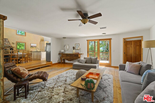Building Photo - 2026 Topanga Skyline Dr