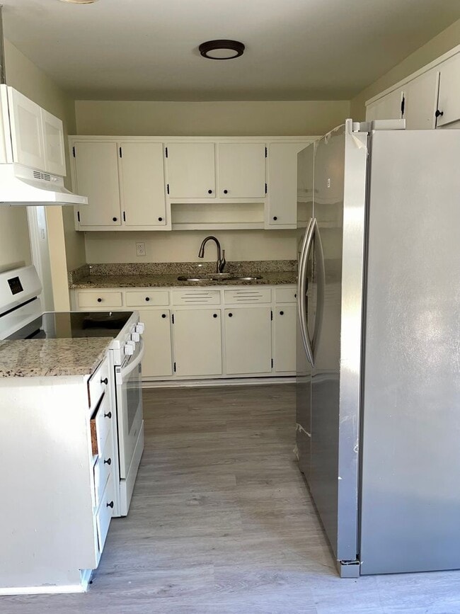 Building Photo - Remodeled 4 Bed/2 Bath Ranch Home!
