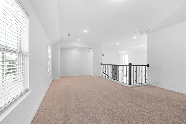 Building Photo - 121 Rangel Dr