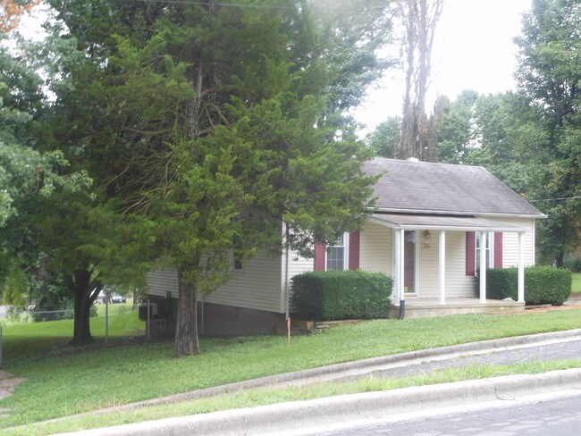 Building Photo - 130 School St