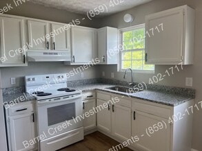Building Photo - Newly renovated, three-story townhome!