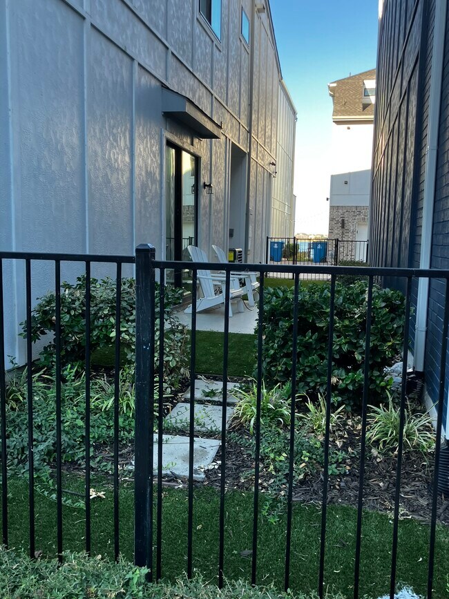 Building Photo - 522 Winners Cir