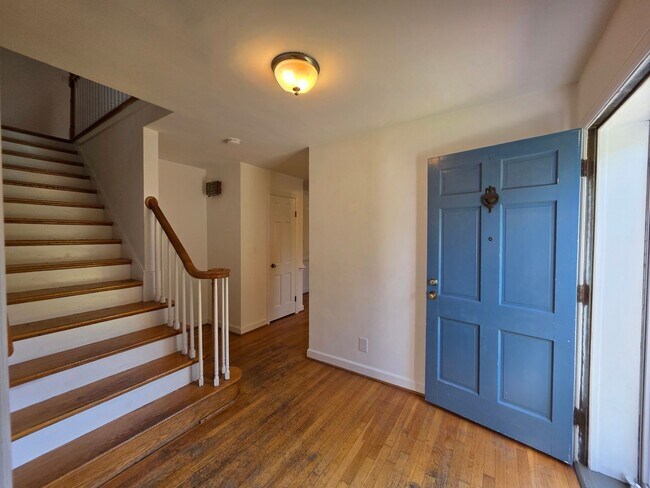 Building Photo - Larchmont