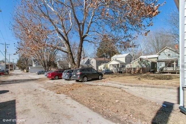 Building Photo - $3,400 | 4 Bedroom, 2 Bathroom House | Pet...