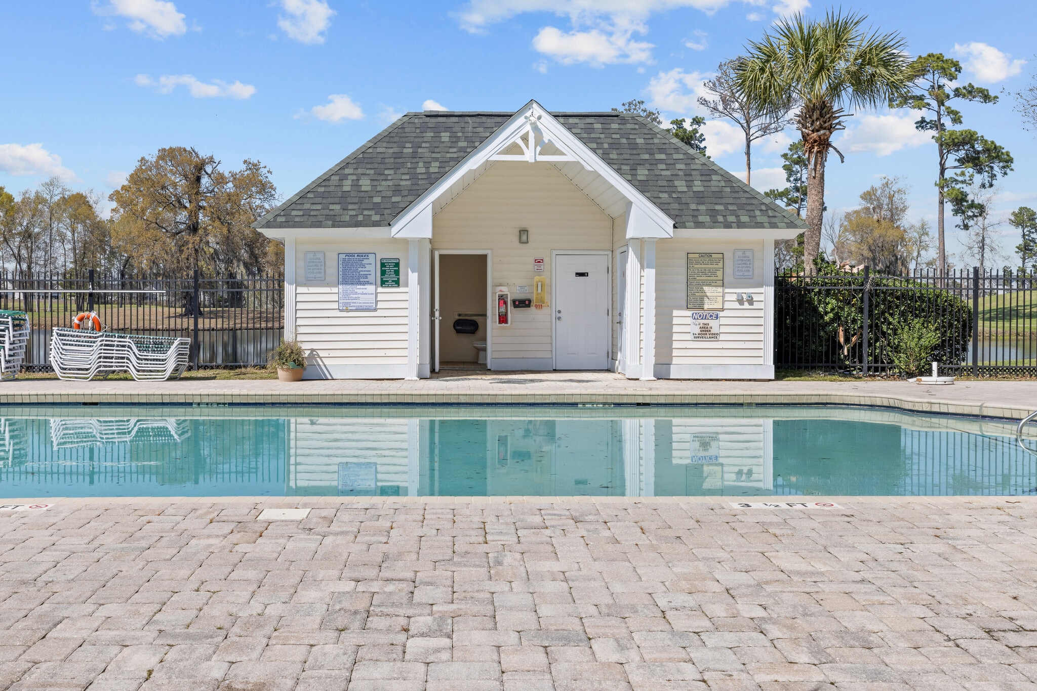 Building Photo - 557 White River Dr