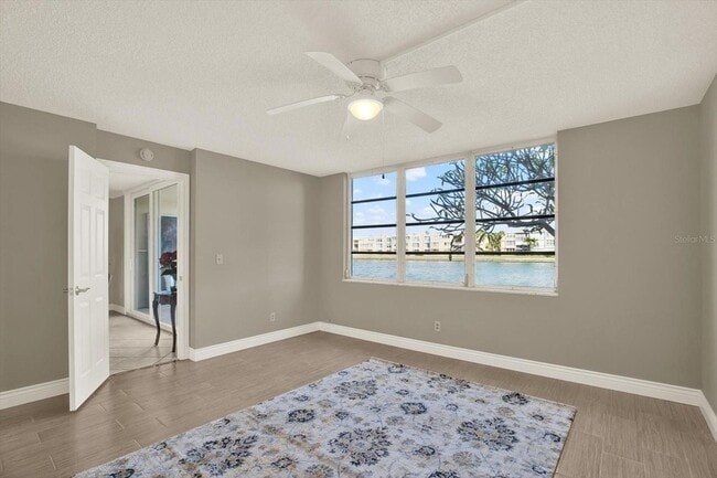 Building Photo - 7625 Sun Island Dr S