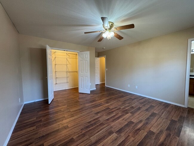 Building Photo - Freshly Painted Beautiful 3 Bedroom, 2 Bat...