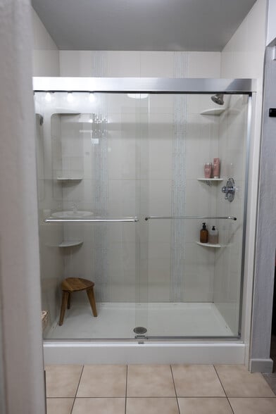 Large walk in shower, with great water pressure - 1441 Central St