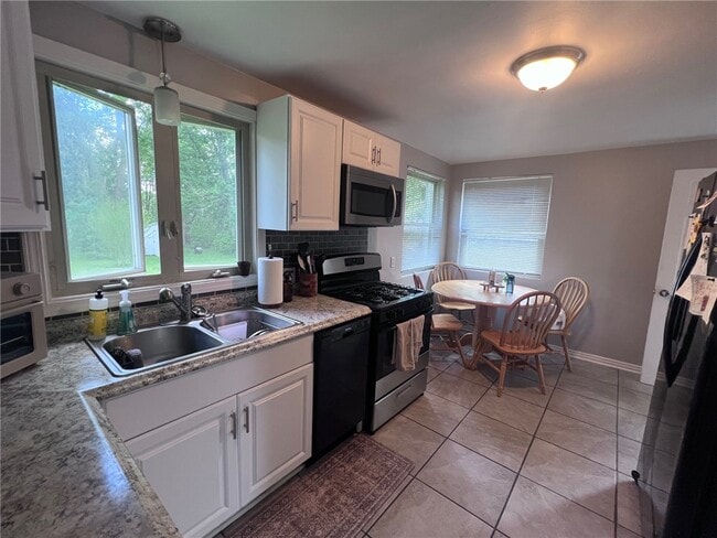 Building Photo - 17 Pleasant View Dr