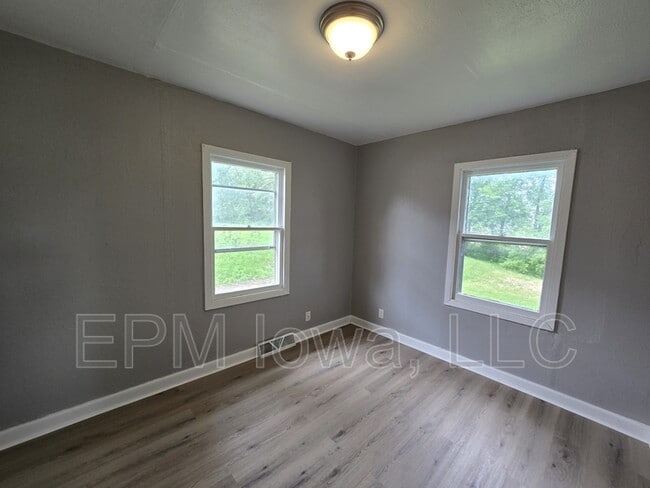 Building Photo - 512 Maynard Ave