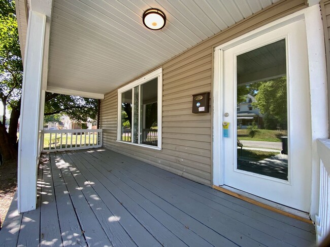 Building Photo - Beautifully Updated 4 Bed 2 Bath Home!