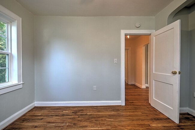 Building Photo - 608 Forest St