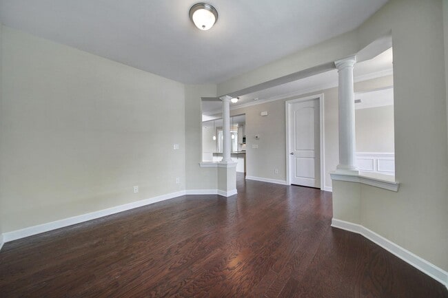 Building Photo - Gorgeous 4 Bed 3.5 Bath Home with Basement...