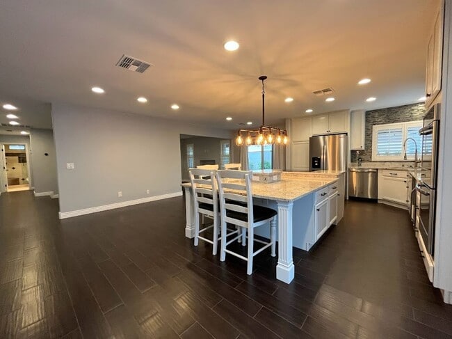 Building Photo - Elegant North Glendale Retreat with Premium Upgrades
