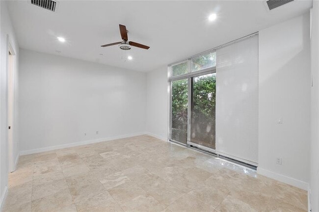 Building Photo - 3270 NE 15th St