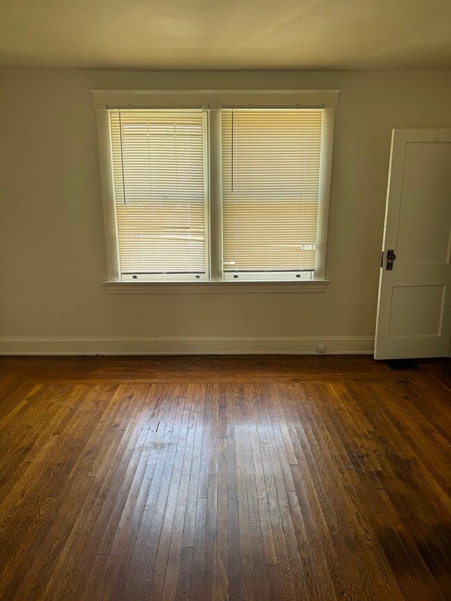 Building Photo - 2748 Norwood Ave