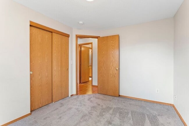 Building Photo - Secluded 3 bedroom 2 bath home close to Wo...