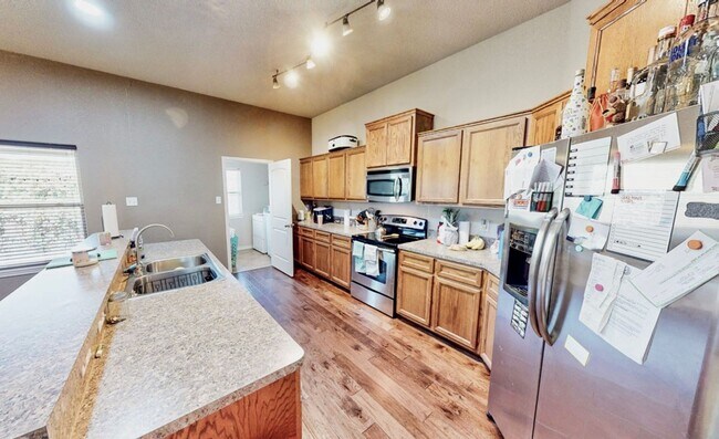 Building Photo - LIMITED-TIME MOVE-IN SPECIAL: Two Weeks Free Rent! Spacious 3 Bedroom, 2 Full Bath, with Attached...