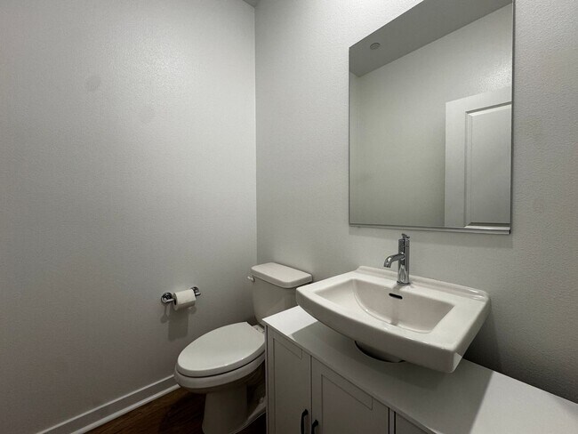 Building Photo - Beautiful, New Siena 3 Bedroom, 2.5 Bath Townhome with Solar for Rent