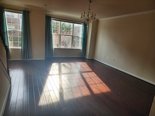 Living Room - 7013 Southmoor St