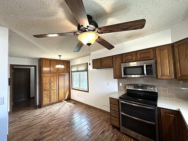 Building Photo - 8541 E Mount Vernon St