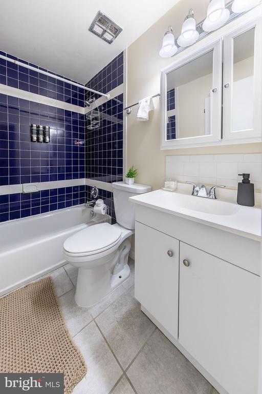 Building Photo - 4333 Cedarlake Ct