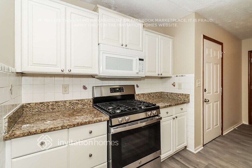Building Photo - 3142 Country Lake Dr
