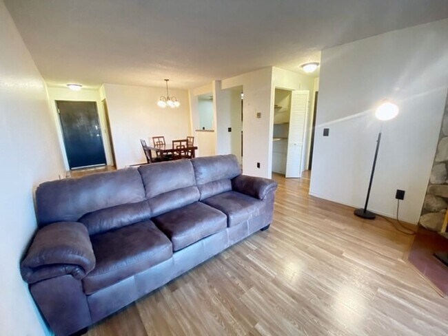 Building Photo - 4660 Reka Dr