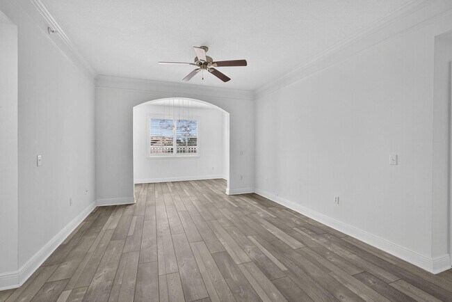 Building Photo - 5301 Myrtlewood Cir E