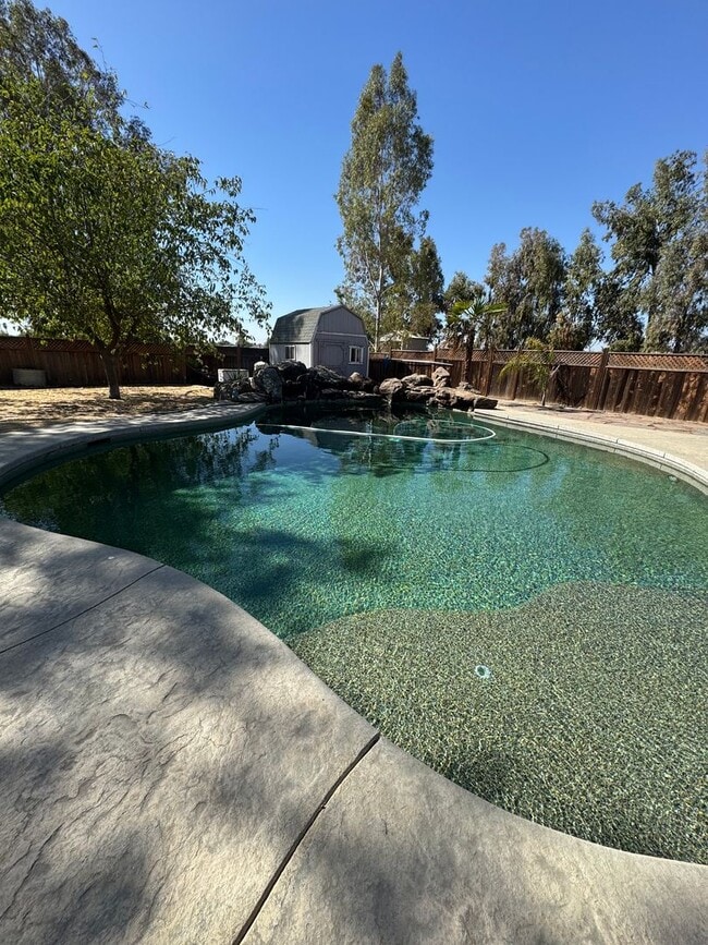 Building Photo - 3 Bed, 3 Bath Country Home with Pool