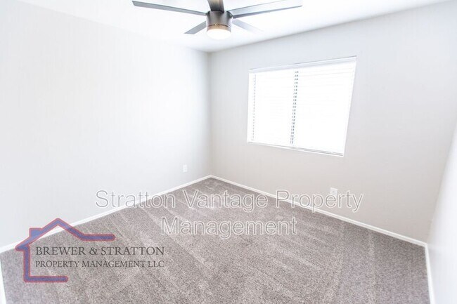 Building Photo - 10117 E Obispo Ave