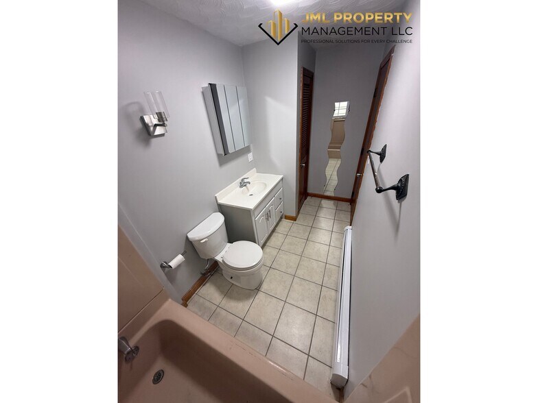 Building Photo - 52 Pitman St