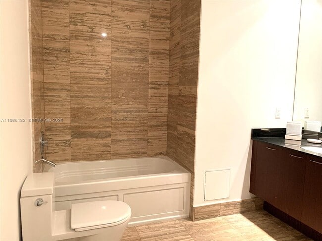 Building Photo - 16001 Collins Ave