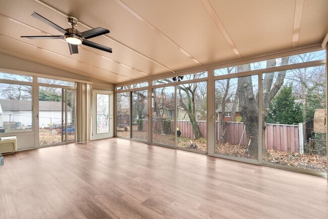 Building Photo - 4 Bed 3 Bath - Takoma Park Split Level - Move In Ready