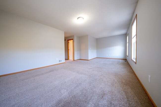 Building Photo - 7929 Stratford Cir N