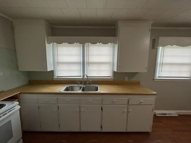 Building Photo - 2 bed 1 Bath Home Mount Airy NC