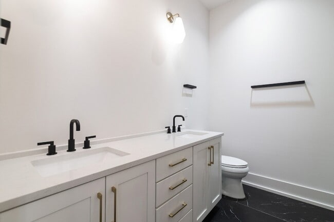 Building Photo - 1009 Garfield St