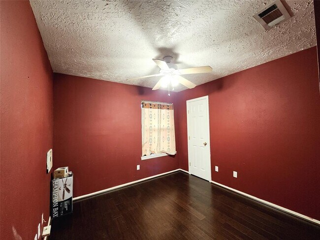 Building Photo - 2830 Virginia Colony Dr