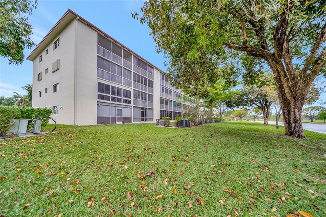 Building Photo - 13155 SW 7th Ct