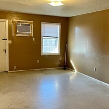 Building Photo - Lynch street apartments