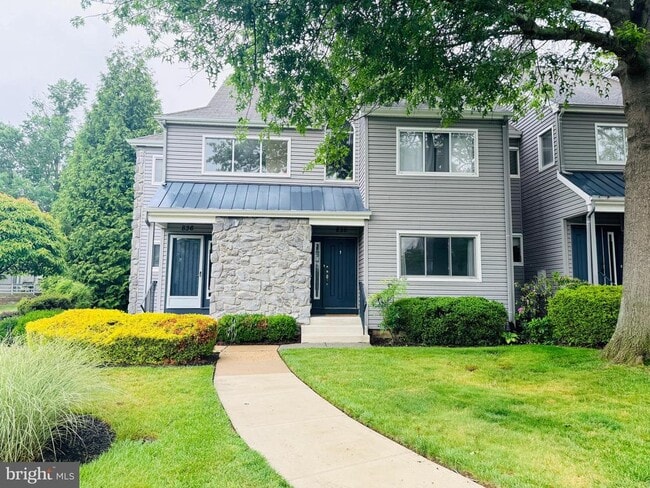 Building Photo - 835 Chanticleer