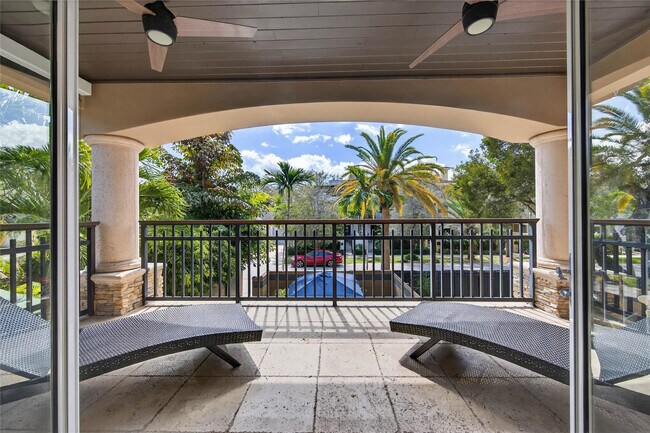 Building Photo - 1215 NE 1st St