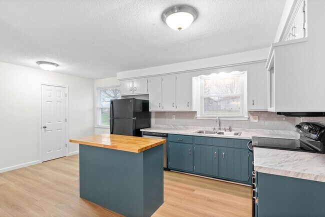 Building Photo - 2522 Timberwood Dr