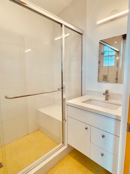 Building Photo - 6539 West Blvd