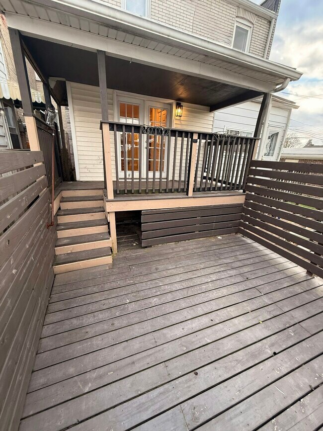 Building Photo - 419 E Frankford St