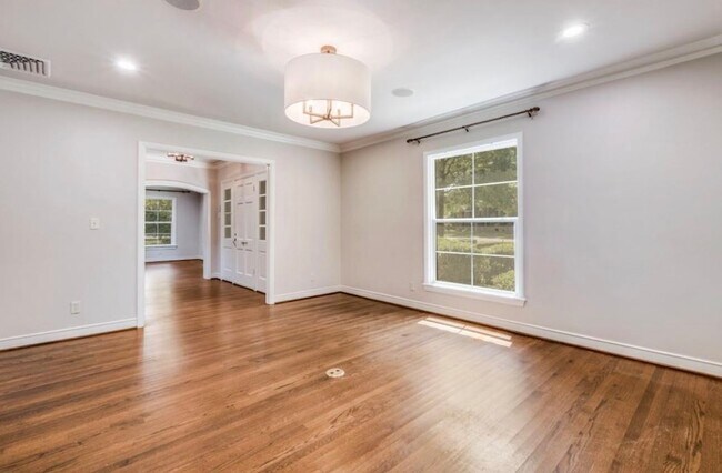 Building Photo - 6307 Deloache Ave