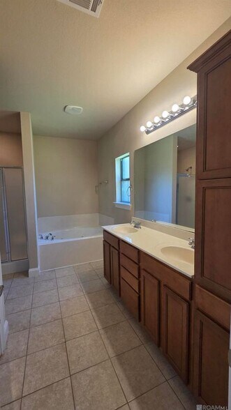 Building Photo - 16545 Antioch Ct