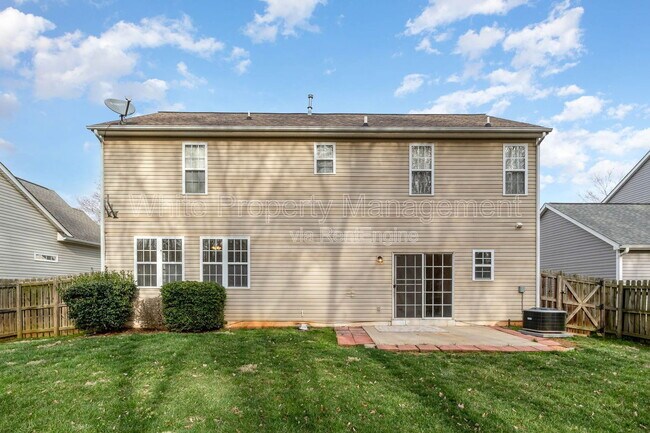 Building Photo - 17304 Commons Crossing Dr